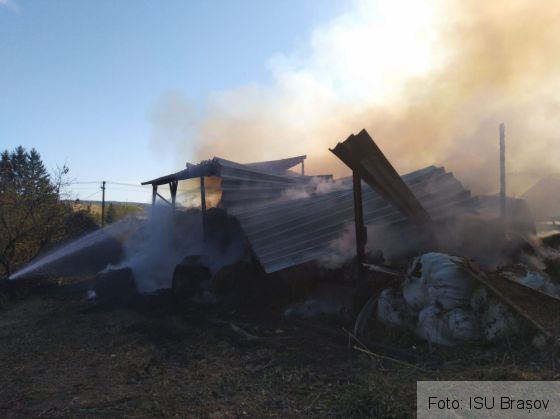 BRAȘOV. Incendiu la Cincu! (FOTO) 2 IMG-20191015-WA0009_273991.jpg