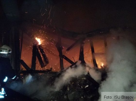 BRAȘOV. Bărbat găsit mort într-un incendiu, în această noapte! (FOTO) 2 IMG-20191018-WA0001_274078.jpg