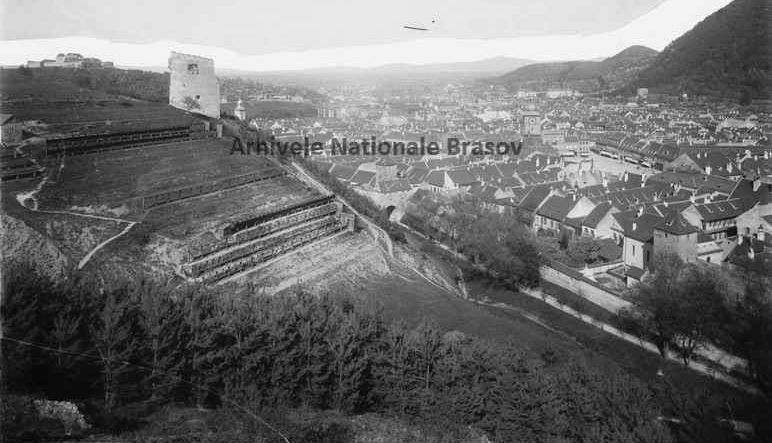 ISTORIA BRAȘOVULUI. Cum îi spune dealului de După Ziduri și de ce? 2 peromuri.jpg