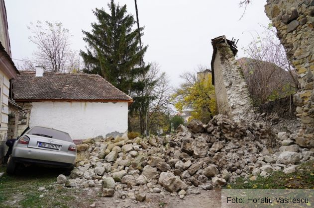 zid biserica 2_274555.jpg