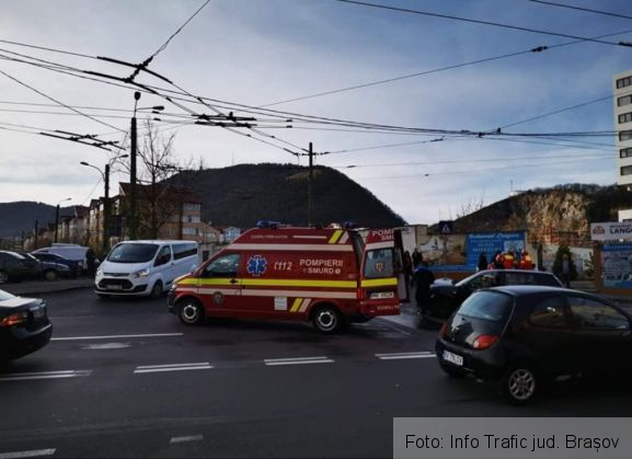 BRAŞOV. Accident cu două victime, la intersecţia străzilor Carpaţilor şi Vasile Alecsandri (FOTO) 2 20191117_154652_275127.jpg