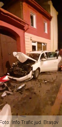 Update. BRAȘOV. Incident fără victime, dar cu pagube materiale, pe strada Iuliu Maniu (FOTO) 2 FB_IMG_1574408317627_275294.jpg