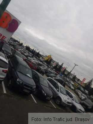 BRAȘOV. Bară la bară și astăzi, în a doua zi de la deschiderea Jumbo 2 FB_IMG_1574503493774_275318.jpg