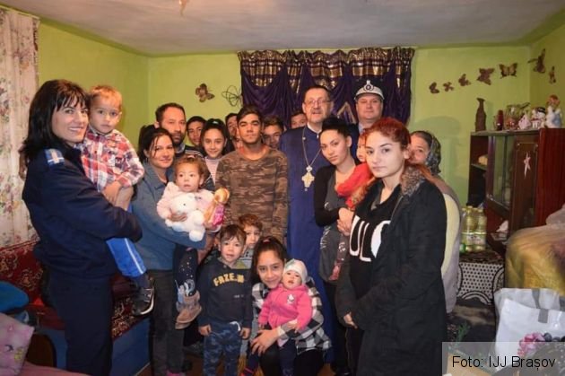 Îndrumat de ISU Brașov, Moș Crăciun a ajuns la o fermă, la trei copii orfani de tată (FOTO) 10 FB_IMG_1577138967686_276454.jpg