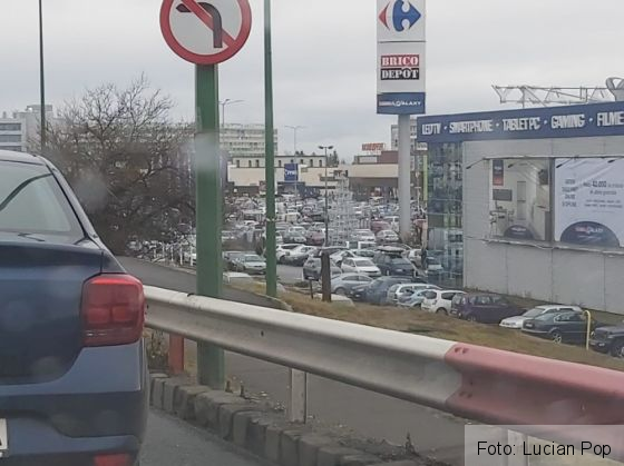 BRAȘOV. Atenție, restricție la intrarea în supermarket! Ajunul Crăciunului, extrem de aglomerat! (FOTO) 2 IMG-20191224-WA0006_276466.jpg