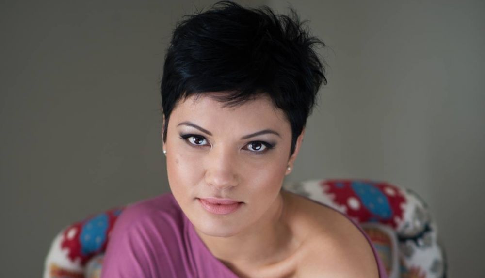 Brașoveanca Petronela Rotar, despre crucifixul rămas de la bunică: „Îl am în dormitor și odată cu el o bucățică din copilăria mea și din mama mare" 2 petronela-rotar_2.jpg