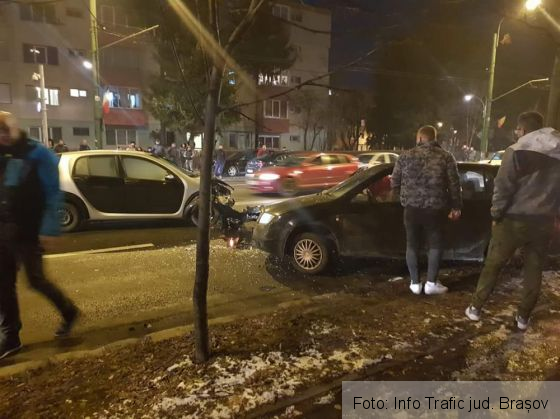 BRAȘOV. Accident, în urmă cu câteva minute, pe Bulevardul Saturn! (FOTO) 2 FB_IMG_1578067033429_276700.jpg