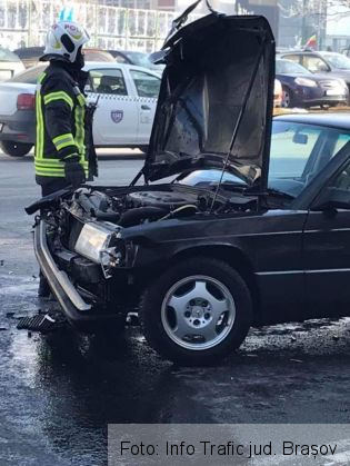 BRAȘOV. Accident între un autoturism și un autobuz RATBV, la Camera de Comerț (FOTO) 2 FB_IMG_1579104457508_277074.jpg
