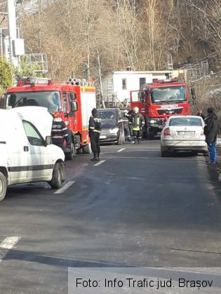 Județul BRAȘOV. ULTIMA ORĂ. Șofer rănit după ce a ajuns cu mașina într-un gard (FOTO) 2 FB_IMG_1579774130393_277347.jpg