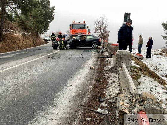 BRAȘOV. Încă un accident la coborâre din Poiană! Trafic BLOCAT (FOTO) 2 WhatsApp Image 2020-01-19 at 14.29.26_277184.jpeg