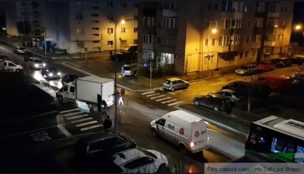 BRAȘOV. Dubă „fugită" în intersecție 2 20200211-205116.jpg