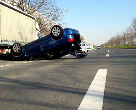 BRAȘOV. Accident pe strada Minerva! (FOTO) 2 IMG-20200410-WA0001_279697.jpg