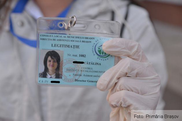 Vârstnicii din BRAȘOV primesc pachetele din campania „Dar din suflet pentru seniori” / Atenție, echipele NU intră în case! 3 WhatsApp Image 2020-04-09 at 14.28.46_279682.jpeg