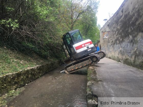 BRAȘOV. Aleea După Ziduri, închisă pentru salubrizarea pârâului Graft (FOTO) 2 WhatsApp Image 2020-04-28 at 14.46.52 (1)_280175.jpeg