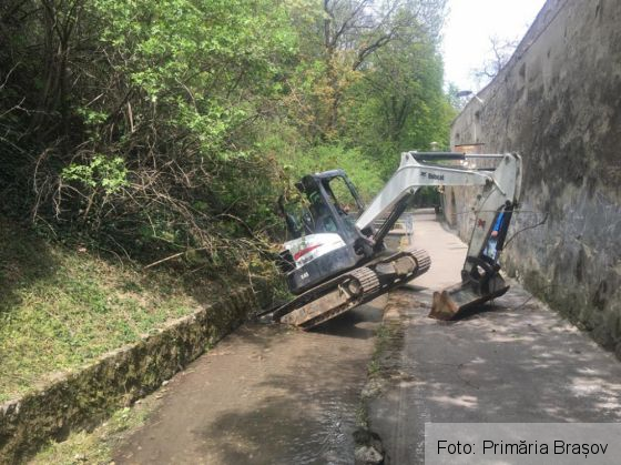 BRAȘOV. Aleea După Ziduri, închisă pentru salubrizarea pârâului Graft (FOTO) 3 WhatsApp Image 2020-04-28 at 14.46.52 (2)_280176.jpeg