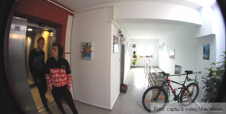 BRAȘOV. Filmați în timp ce încercau să fure o bicicletă / Trei suspecți reținuți (vezi IMAGINI) 2 bicicleta_280547.png