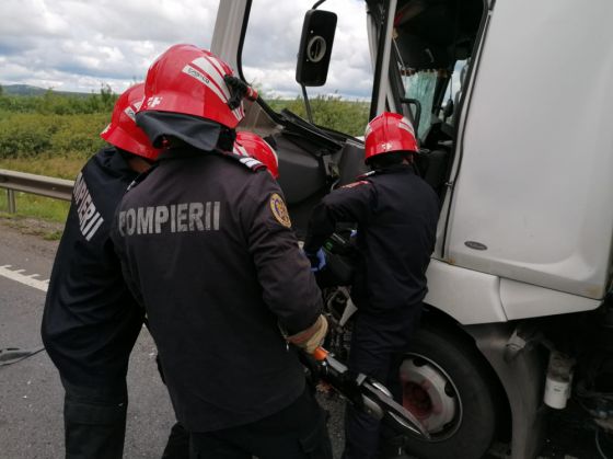 BRAŞOV. Accident grav pe DN1. Persoană încarcerată - FOTO 2 accidentmandra_281780.jpeg