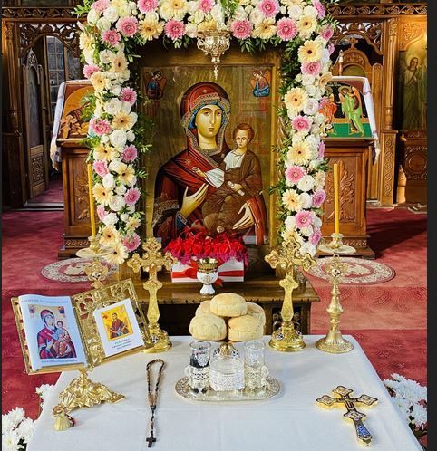 BRAȘOV. Icoana „Îndrumătoarea”, adusă în pelerinaj / Concert al Cenaclului „Lumină lină” 4 icoana1.jpg