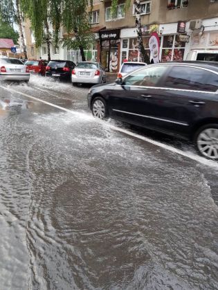 strazi-inundate (5)_282744.jpeg