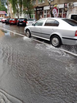 strazi-inundate (6)_282745.jpeg