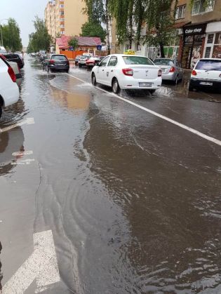 strazi-inundate (7)_282742.jpeg