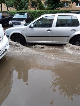 strazi-inundate (9)_282743.jpeg