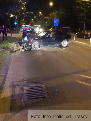 BRAȘOV. Autoturism intrat într-un copac, pe Bulevardul Saturn (FOTO) 2 FB_IMG_1599895270813_283131.jpg