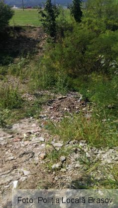 BRAȘOV. Firmă amendată cu 25.000 de lei, pentru resturile de autobuze aruncate pe un teren de lângă Decathlon / Cum de a fost identificată?! 2 IMG-20200902-WA0007_282944.jpg