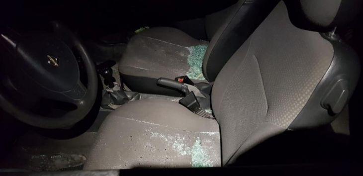 BRAȘOV. Autoturism vandalizat / Proprietarul s-a ales și cu capul spart (FOTO) 2 IMG-20201005-WA0001_283602.jpg