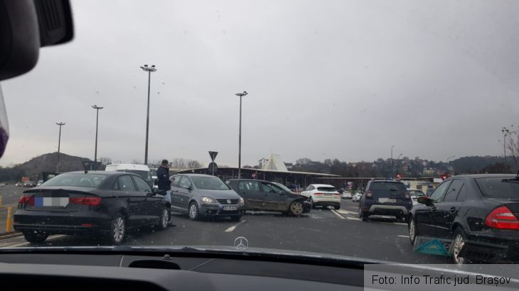 BRAȘOV. Coliziune pe Calea Făgărașului 2 20201212_114844_284993.jpg