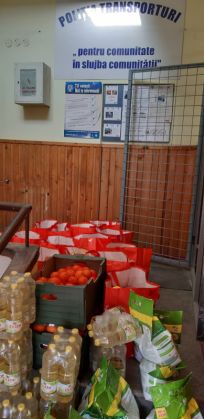 BRAȘOV. Polițiștii de la Transporturi au adus atmosfera sărbătorilor în casele unor familii nevoiașe (Galerie FOTO) 9 WhatsApp Image 2020-12-22 at 15.59.23_285250.jpeg