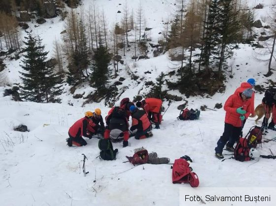 Update. Trupurile turiștilor morți în Masivul Bucegi, coborâte de salvamontiști (Galerie FOTO) 5 FB_IMG_1609678764841_285486.jpg