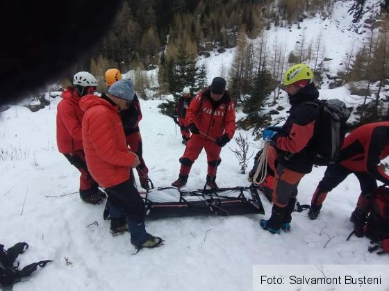 Update. Trupurile turiștilor morți în Masivul Bucegi, coborâte de salvamontiști (Galerie FOTO) 4 FB_IMG_1609678767872_285485.jpg