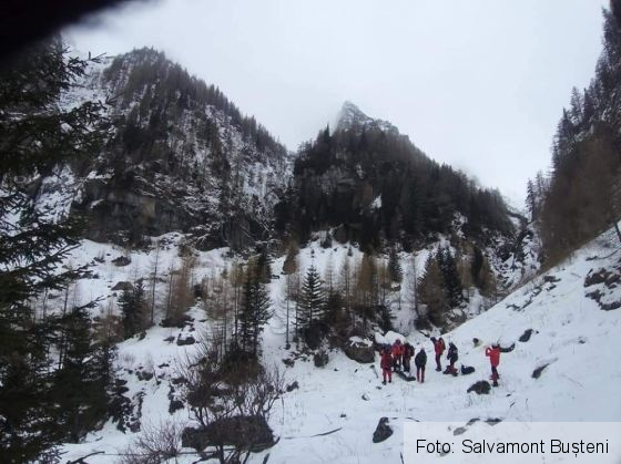 Update. Trupurile turiștilor morți în Masivul Bucegi, coborâte de salvamontiști (Galerie FOTO) 3 FB_IMG_1609678773492_285484.jpg