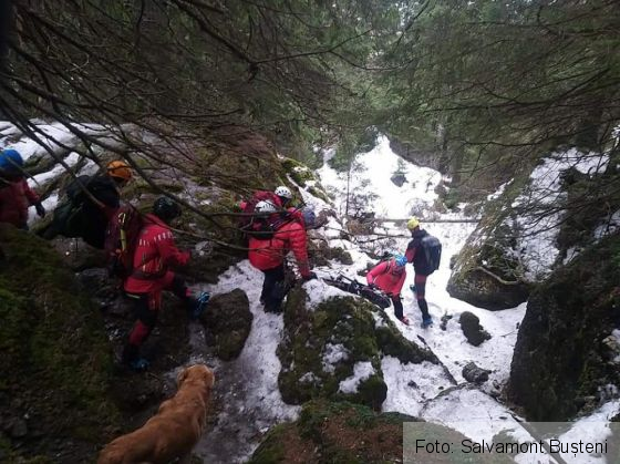 Update. Trupurile turiștilor morți în Masivul Bucegi, coborâte de salvamontiști (Galerie FOTO) 6 FB_IMG_1609678777341_285487.jpg