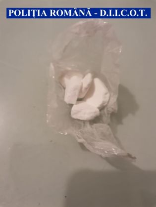 BRAȘOV. PERCHEZIȚII. Aproape 500.000 de euro, posibil falsificați, ridicați de DIICOT și de BCCO / Anchetă și pentru trafic de droguri 4 WhatsApp Image 2021-01-27 at 12.40.22_286062.jpeg