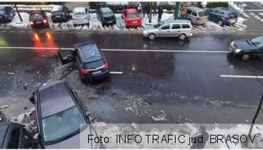 BRAȘOV. ULTIMA ORĂ. Cinci mașini implicate într-un accident, în centru! 2 screenshot-20210317-182204-gallery.jpg