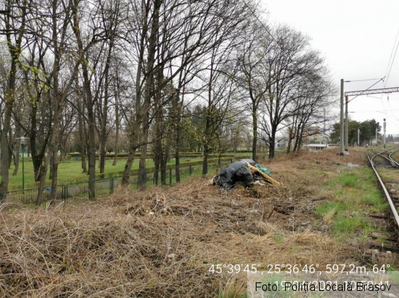 BRAȘOV. Angajații CFR au ieșit la curățenie, la solicitarea polițiștilor locali (FOTO) 3 IMG-20210419-WA0004_287689.jpg