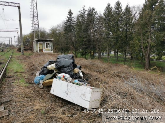 BRAȘOV. Angajații CFR au ieșit la curățenie, la solicitarea polițiștilor locali (FOTO) 5 IMG-20210419-WA0006_287691.jpg