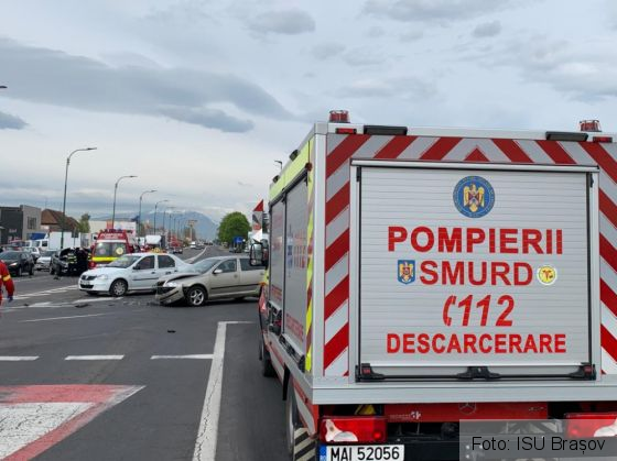 BRAȘOV. Accident între trei autoturisme, pe Șoseaua Cristianului (FOTO) 2 IMG-20210507-WA0016_288026.jpg