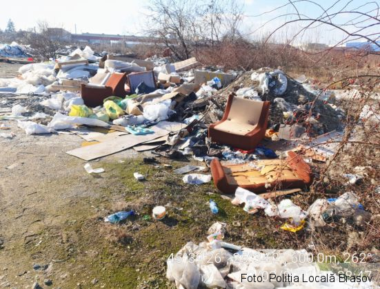 BRAȘOV. FOTO. Sute de metri cubi de GUNOI, scoase de pe un teren din Bartolomeu... Este doar 5% din depozitul ilegal de deșeuri 2 IMG-20210518-WA0003_288255.jpg