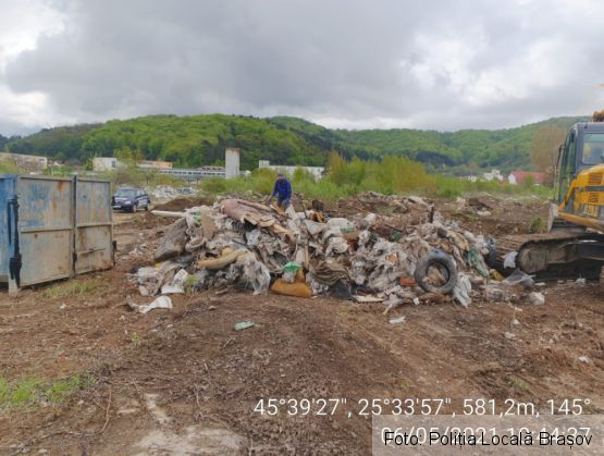 BRAȘOV. FOTO. Sute de metri cubi de GUNOI, scoase de pe un teren din Bartolomeu... Este doar 5% din depozitul ilegal de deșeuri 6 IMG-20210518-WA0005_288259.jpg