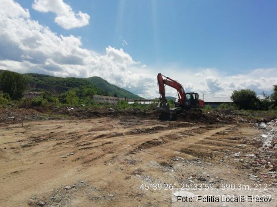 BRAȘOV. FOTO. Sute de metri cubi de GUNOI, scoase de pe un teren din Bartolomeu... Este doar 5% din depozitul ilegal de deșeuri 4 IMG-20210518-WA0006_288257.jpg