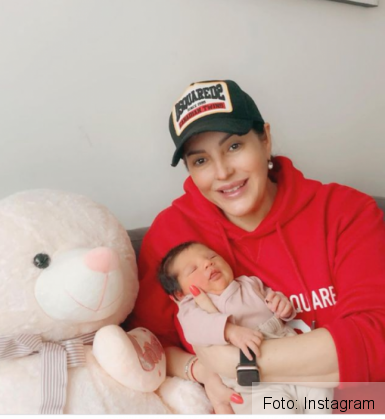 Galerie FOTO. Angela Rusu a devenit din nou mamă, dar și pentru prima dată bunică... Ce vârstă are artista 4 angela rusu 5_288393.png