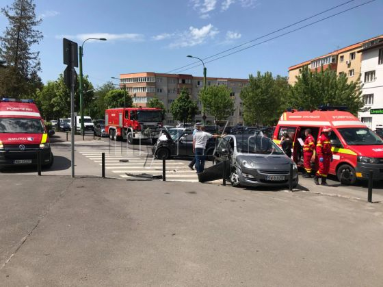 BRAȘOV. Coliziune pe str. Carpaților (Galerie FOTO) 2 received_1437976579882244_288427.jpeg