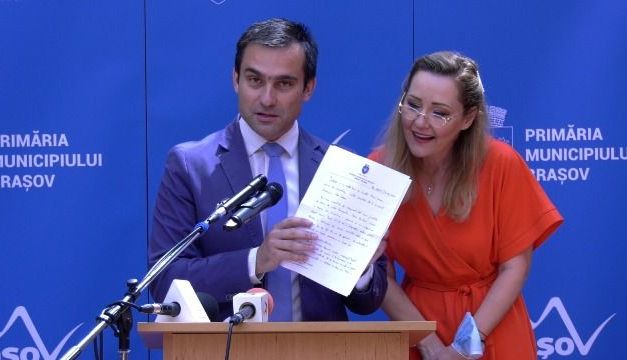 BRAȘOV. Primarii Elena Lasconi și Allen Coliban au făcut schimb de epistole, pentru a marca un moment istoric 2 3_80.jpg