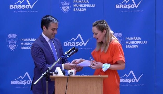 BRAȘOV. Primarii Elena Lasconi și Allen Coliban au făcut schimb de epistole, pentru a marca un moment istoric 3 4_73.jpg