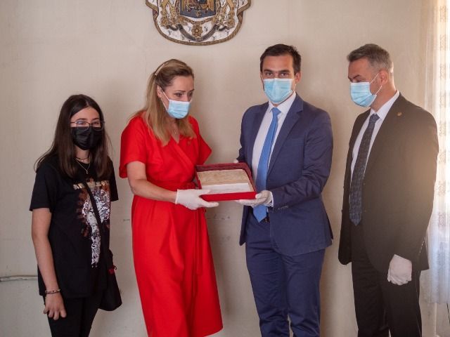 BRAȘOV. Primarii Elena Lasconi și Allen Coliban au făcut schimb de epistole, pentru a marca un moment istoric 5 medalie2.jpg