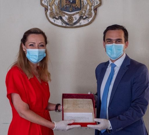 BRAȘOV. Primarii Elena Lasconi și Allen Coliban au făcut schimb de epistole, pentru a marca un moment istoric 4 medalie_3.jpg