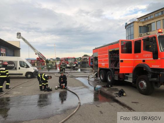 BRAȘOV. Update. Incendiu la un depozit de pe Calea Feldioarei! (Galerie FOTO) 2 IMG-20210707-WA0020_289403.jpg